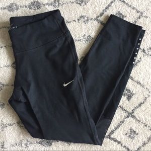 Black cropped Nike leggings, EUC, size M.